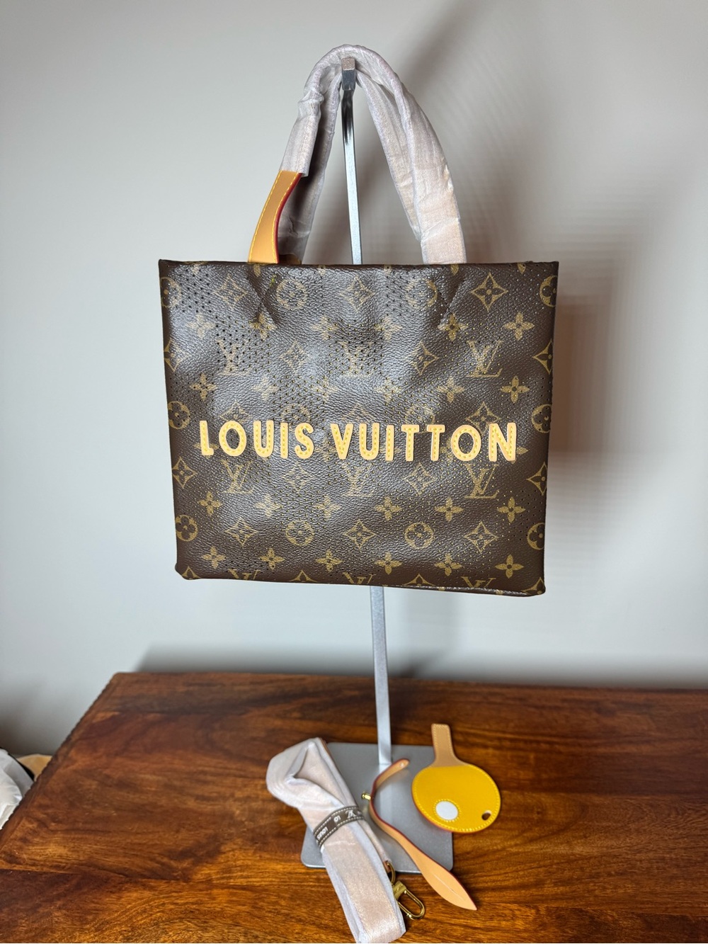 Brown Tote. No Brand. - Picture 6 of 8